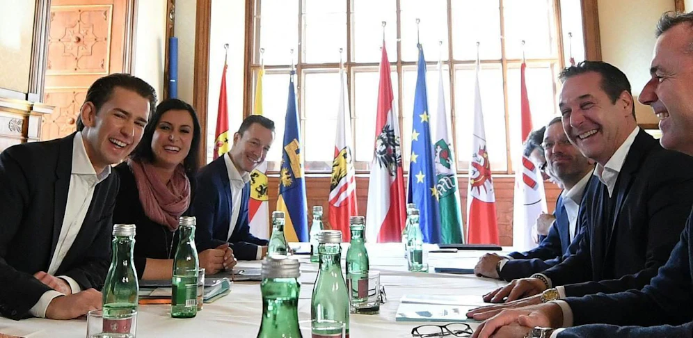 (v.l.) Sebastian Kurz (ÖVP), Elisabeth Köstinger (ÖVP) und Gernot Blümel (ÖVP) sowie Norbert Nemeth (FPÖ), Herbert Kickl (FPÖ), Heinz Christian Strache (FPÖ) im Rahmen der ersten Runde von Koalitionsverhandlungen zwischen ÖVP und FPÖ am Mittwoch, 25. Oktober 2017, in Wien.