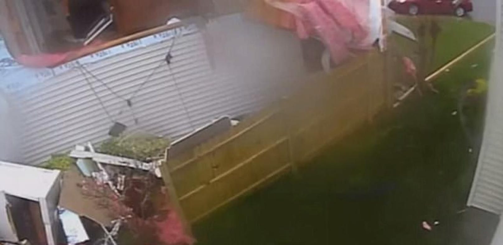 Tornado riss Zimmer weg: Frau überlebt hinter Sessel