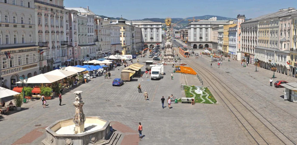 Am Hauptplatz gibt es natürlich besonders viele Schanigärten.