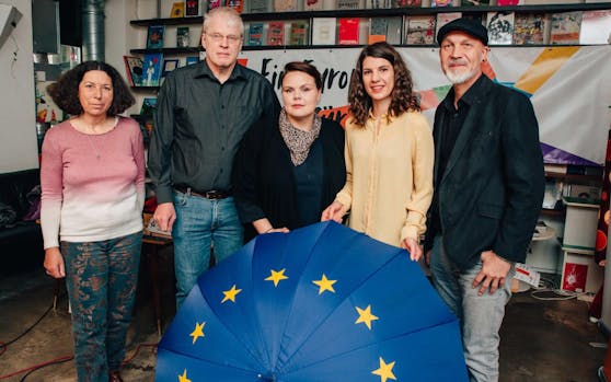 Großdemo fordert am Sonntag "Ein Europa für Alle" (v.li. Anny Knapp, Obfrau Asylkoordination Österreich; Alexander Egit, Geschäftsführer Greenpeace in Zentral- und Osteuropa; Lena Jäger, Projektleiterin Frauenvolksbegehren; Maria Mayrhofer, Geschäftsführerin von #aufstehn; Erich Fenninger, Geschäftsführer Volkshilfe Österreich)