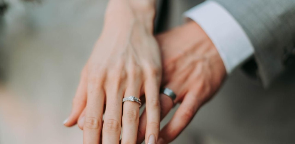 Die zwei Beschuldigten sollen eine "Scheinehe" eingegangen sein. 