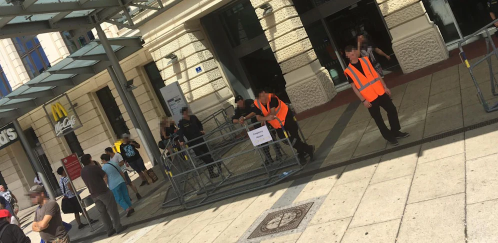 Blockabfertigung am Bahnhof in St. Pölten nach dem Frequency.