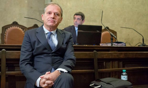 Heute.at - Geburtstagsfest für Fußfessel-Minister um 8.700 Euro