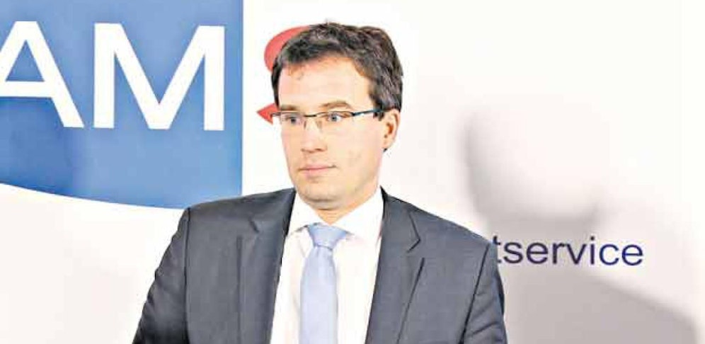 Auf AMS-Chef Johannes Kopf kommen wenig erfreuliche Wochen zu: Zuerst steht eine Knie-OP an, dann geht es zum Regierung-Rapport.