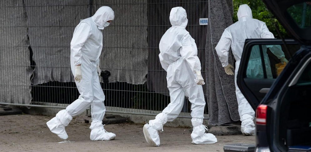 Die Polizei hat die Fundstelle der Leiche abgesperrt