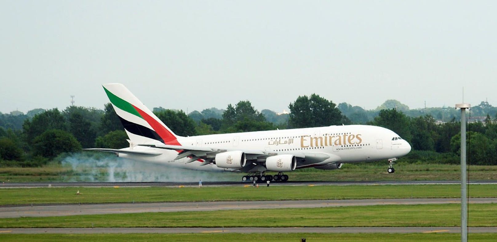 Ein Airbus A380 der Emirates Airline hätte beinahe eine Bruchlandung hingelegt. 