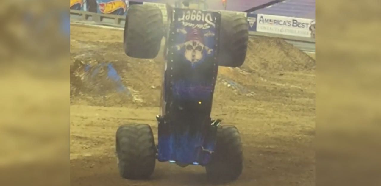 Ein Monstertruck soll den Mann überfahren haben.