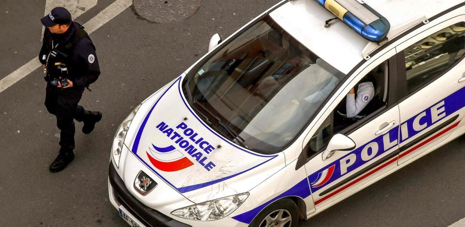 In der ostfranzösischen Gemeinde Doussard wurde ein Mann gefasst, der in seinem Auto einen Koffer mit der Leiche seiner Frau transportierte (Symbolbild).