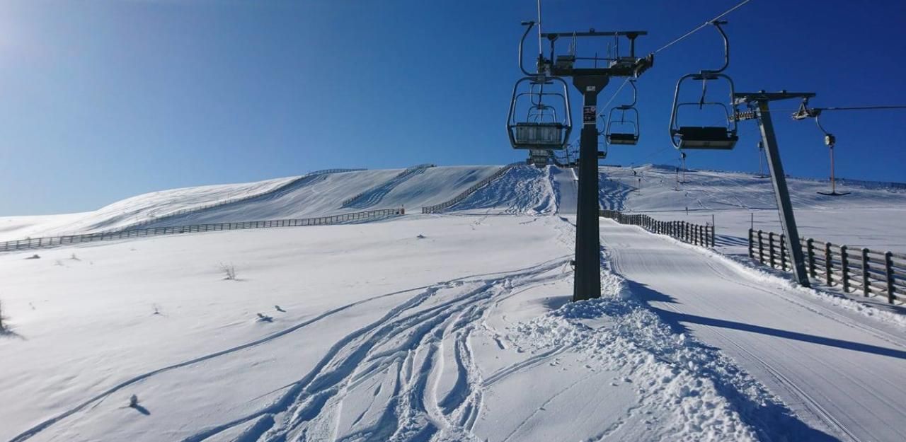 Heute.at - Bub stürzt aus Sessellift - Fünf Erwachsene flüchten