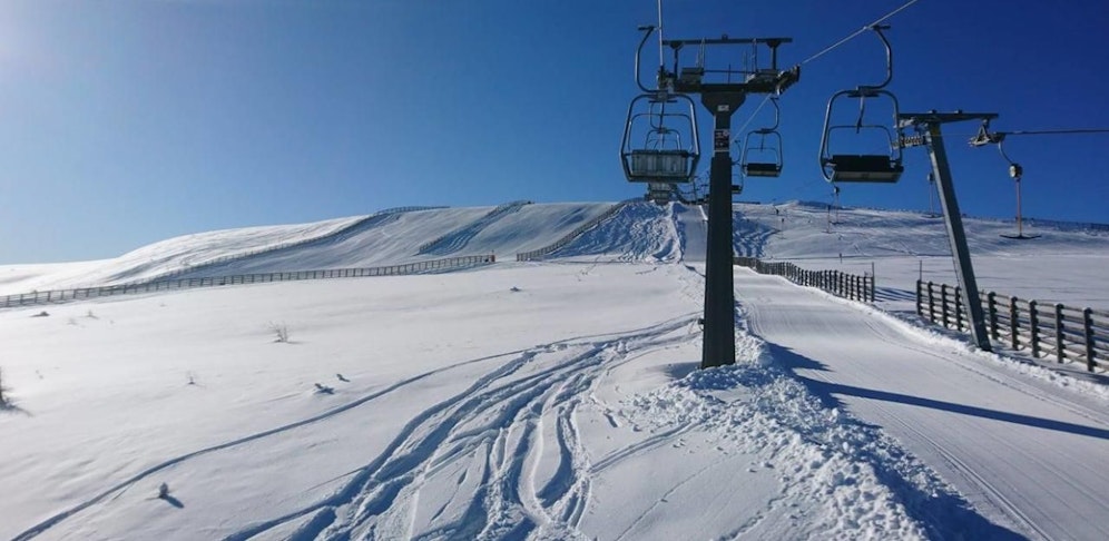 Der Bub war gemeinsam mit fünf Erwachsenen in einem Sechser-Sessellift unterwegs. (Symbol)
