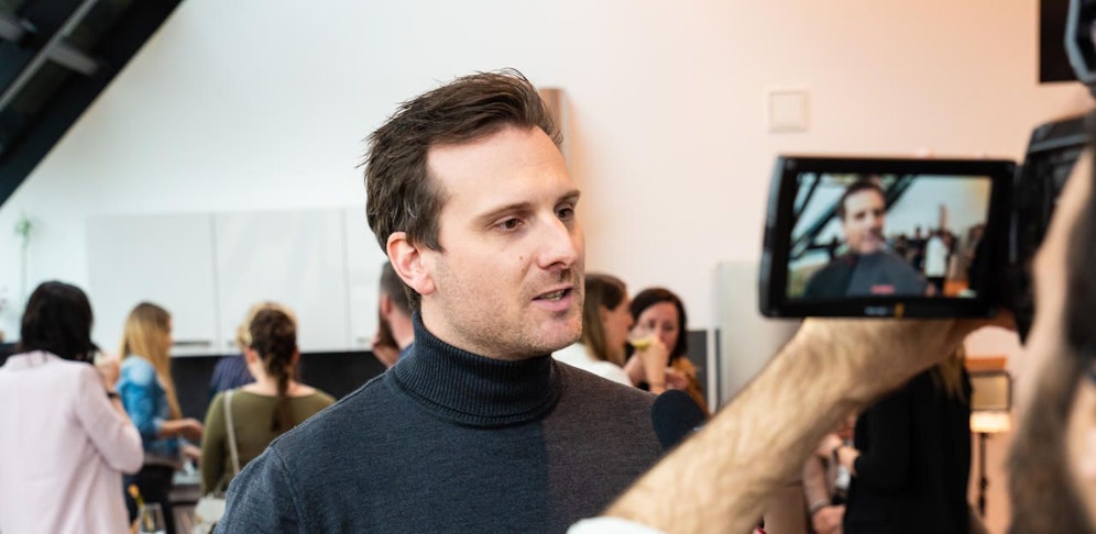 Hannes H. überlebte eine Meningokokken-Infektion nur knapp und setzt sich jetzt für mehr Aufklärung über Meningitis ein.