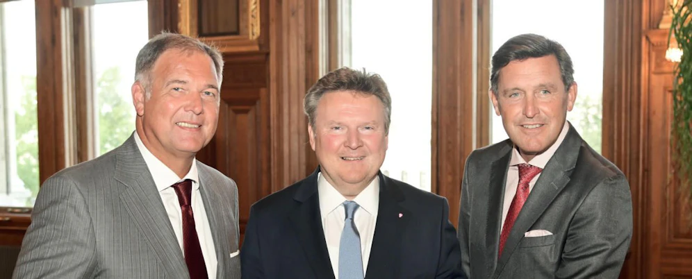 Walter Ruck, Bürgermeister Ludwig und Stadtrat Hanke (v.l.n.r.) - auf einem Bild aus der Zeit vor Corona - starten eine neue Plattform mit Tipps und Infos zu der Covid-Krise. 