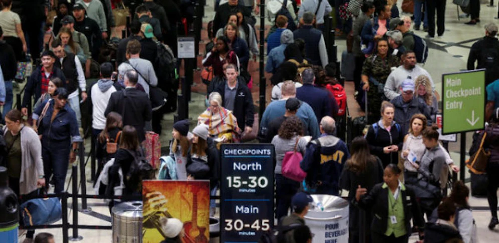 Zehn Prozent des Personals ist außerplanmässig nicht zum Dienst erschienen: Warteschlangen beim Sicherheitscheck am Hartsfield-Jackson Atlanta International Airport.