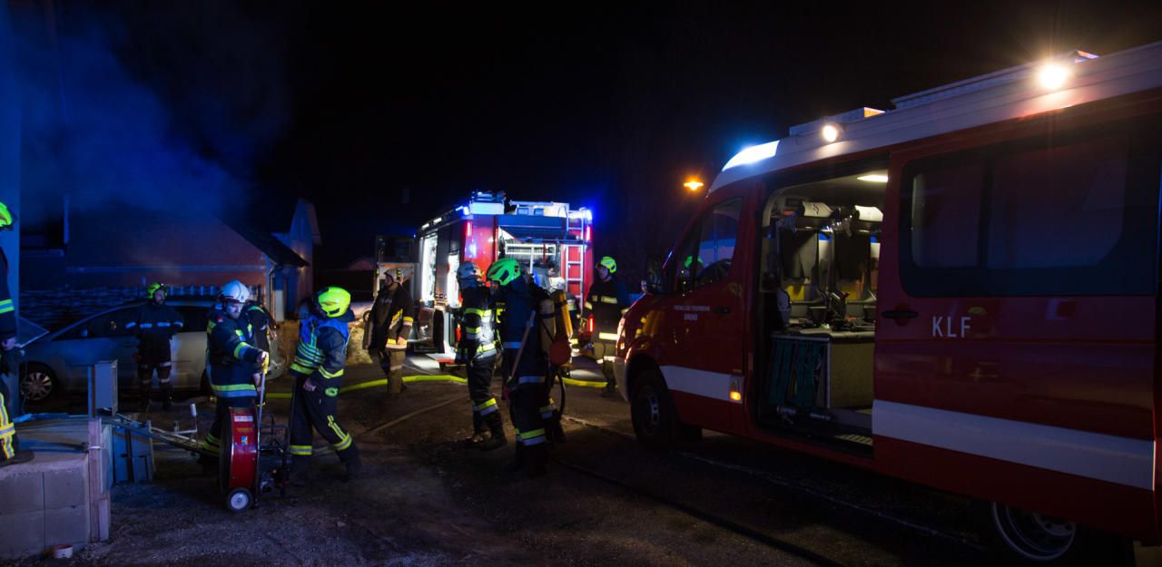 Heute.at - Feuer in Haus: Bub (10) seilt sich aus Fenster ab