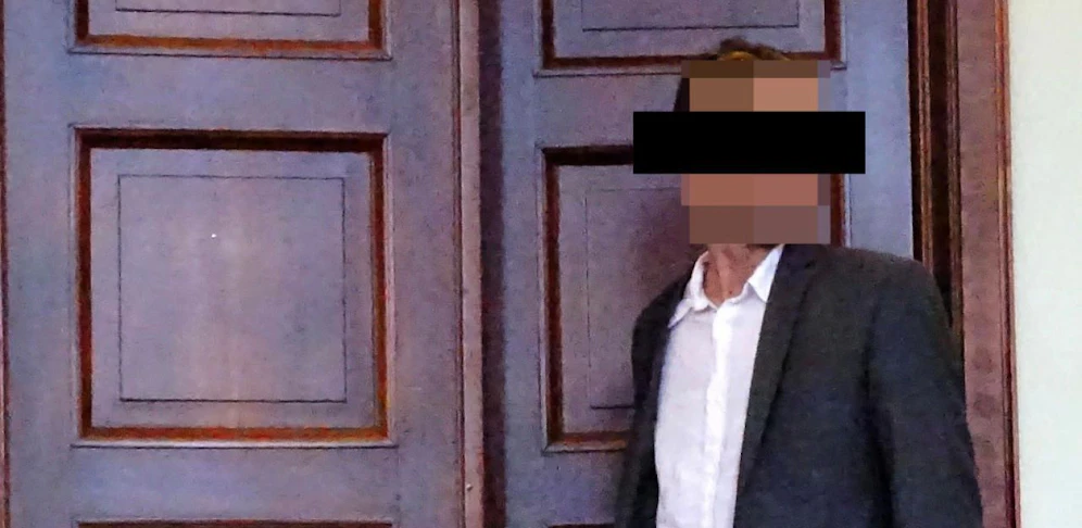 Der Angeklagte vor Gericht.