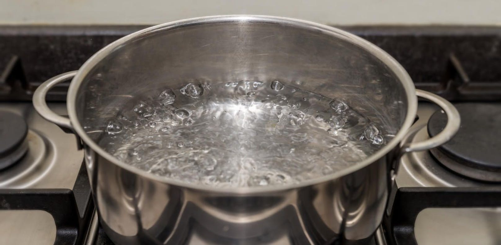 (Symbolbild) Kochendes Wasser als &quot;altes ayurvedisches Rezept&quot;? Man ließt schon viel Blödsinn...