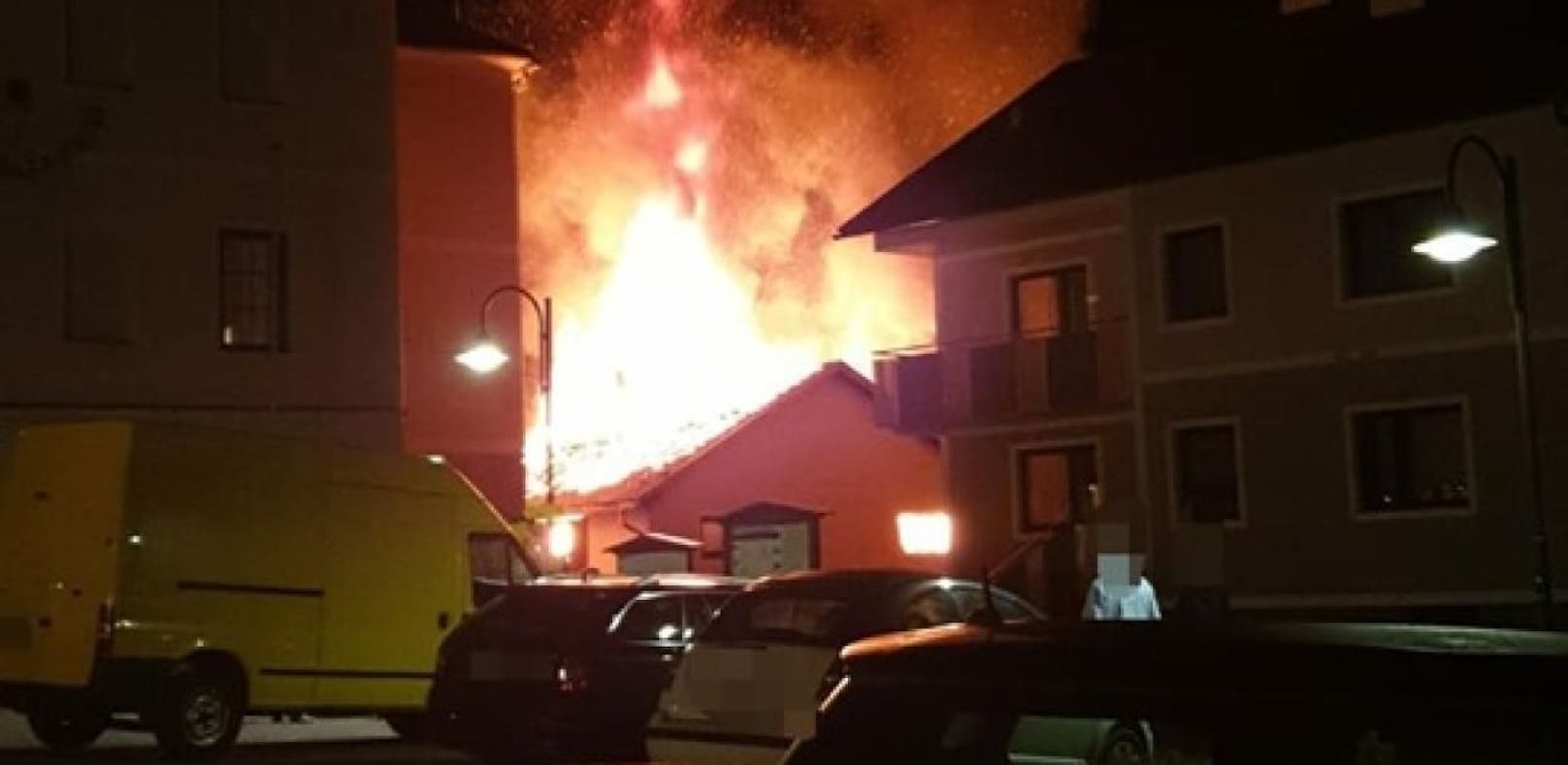 Das Gebäude brannte lichterloh.