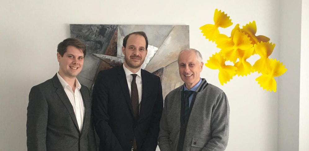 Fabio Massimo (li.) und Danilo Buratti (re.) mit Neos-Mandatar Niki Scherak.
