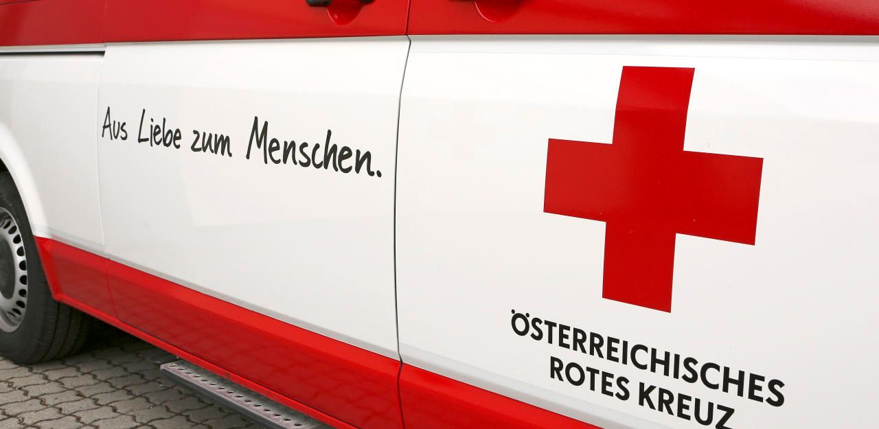 Heute.at - Von Sturm erfasste Platte traf auf Baustelle Arbeiter
