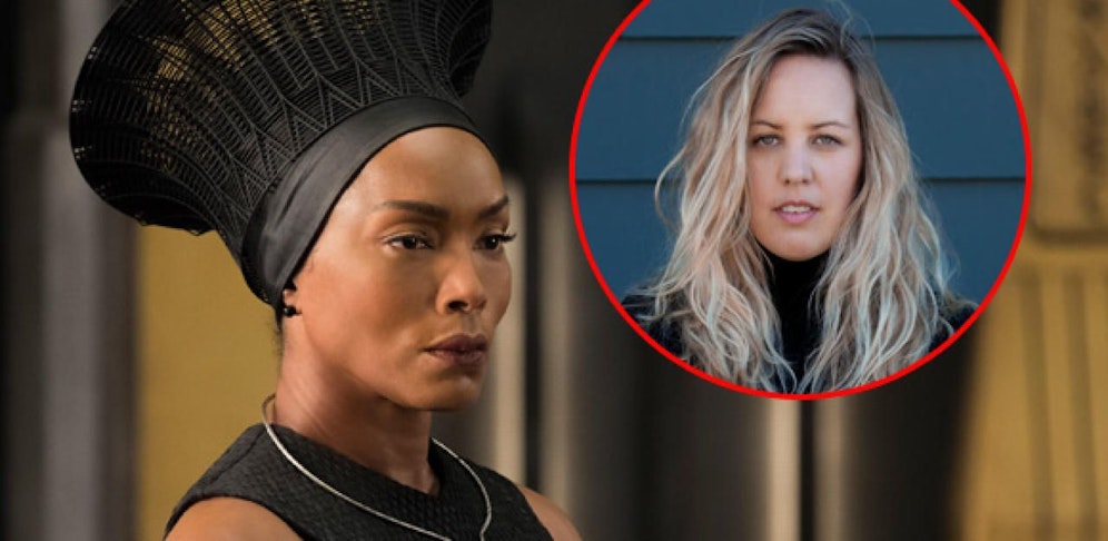Angela Bassett trägt in "Black Panther" ein Kostüm von Julia Körner (im Bild rechts) und Ruth Carter