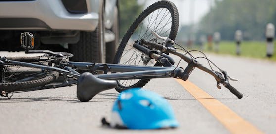 Ein 12-jähriger Radfahrer soll auf der Mühlheimerstraße in Altheim (Bez. Braunau) von einem Autolenker angefahren worden sein. Der Mann sei ohne anzuhalten weitergefahren. Nach ihm wird gesucht.