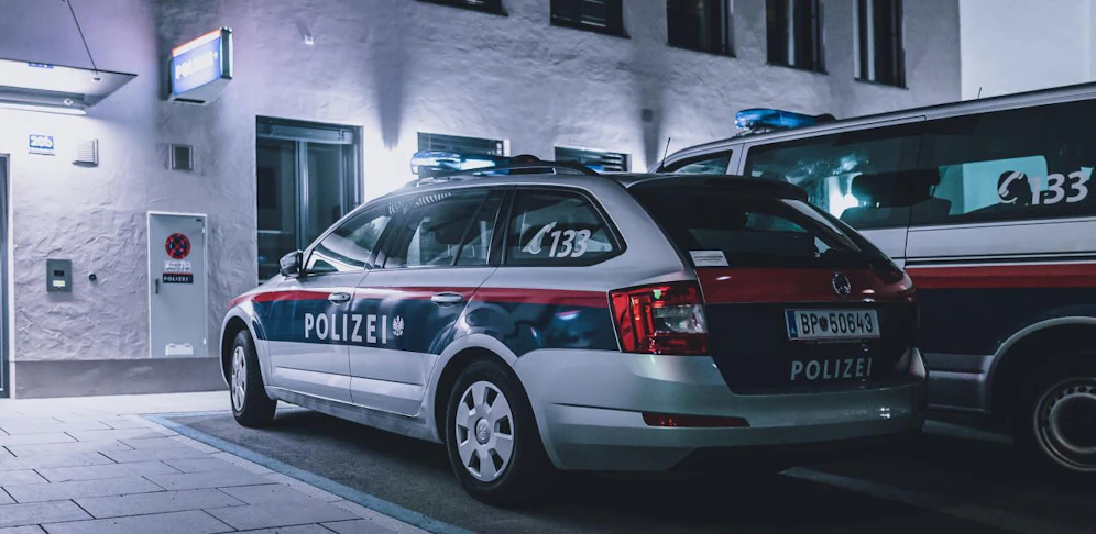 Die Beamten wurden zu einem Rettungseinsatz hinzugezogen. 