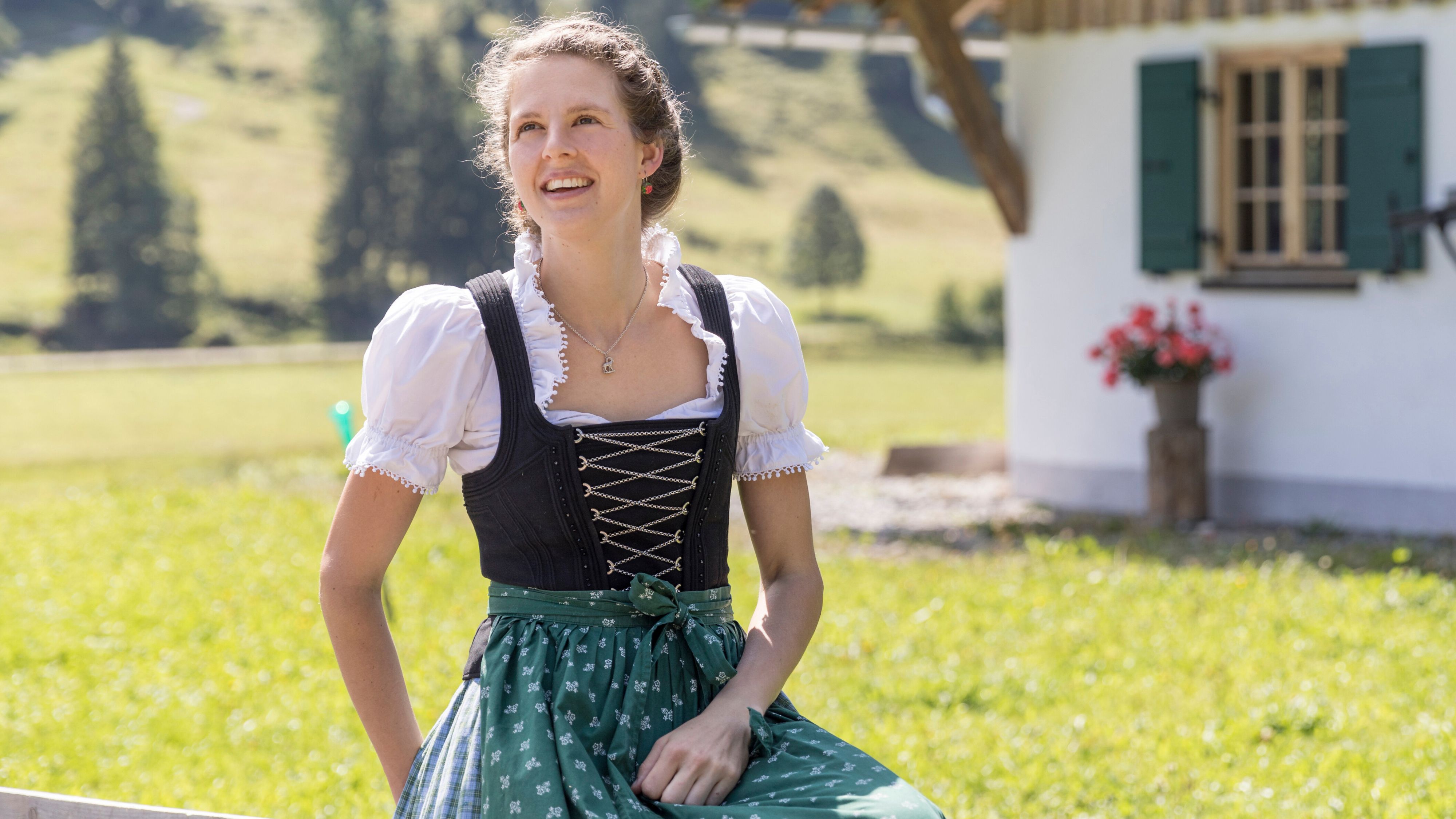 Junge Frau im Dirndl