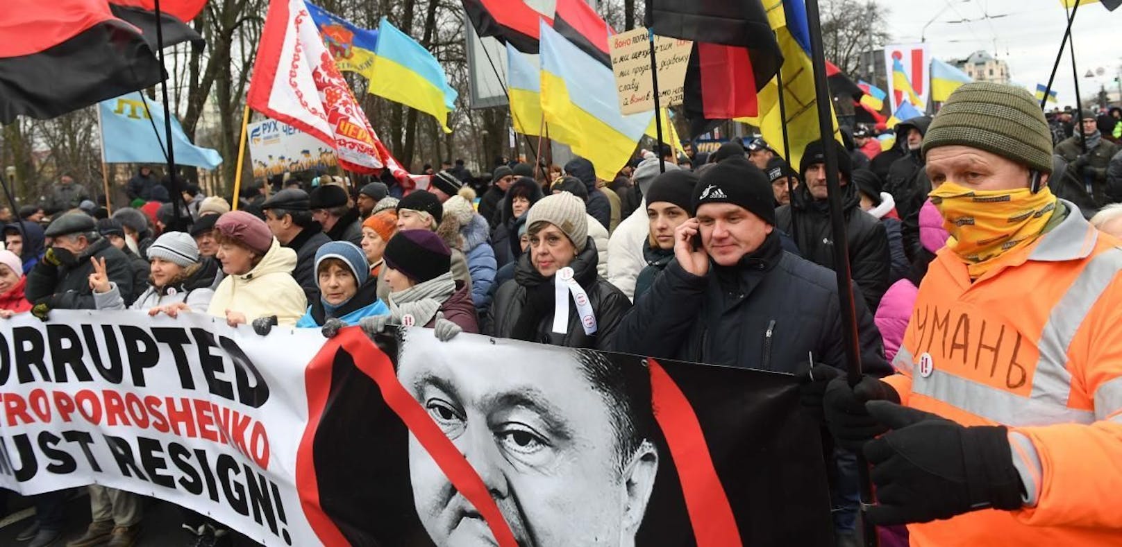 Proteste in der Heimat, Poroschenko am Opernball