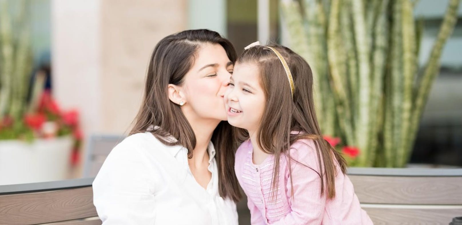 Eltern sollten unterschreiben, dass sich Kinder von &quot;Ranghöheren&quot; küssen lassen müssen, wenn diese das wollen.