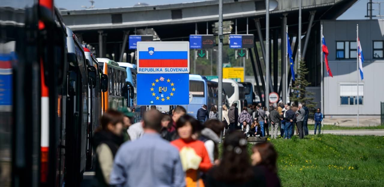 Heute.at - Verdacht auf Bombe im Bus: Grenze gesperrt