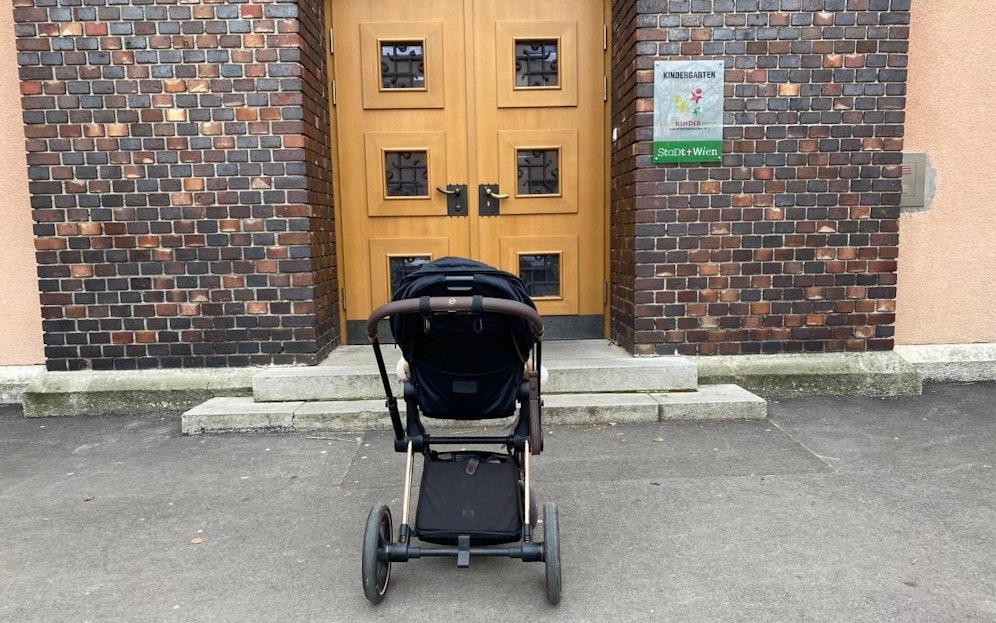 Mit einem Jahr in den Kindergarten? Oft ein Muss.