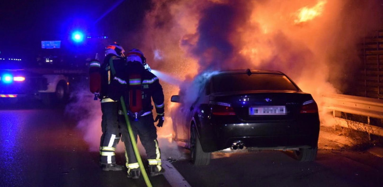 Während der Fahrt: Auto geriet auf der A2 in Brand