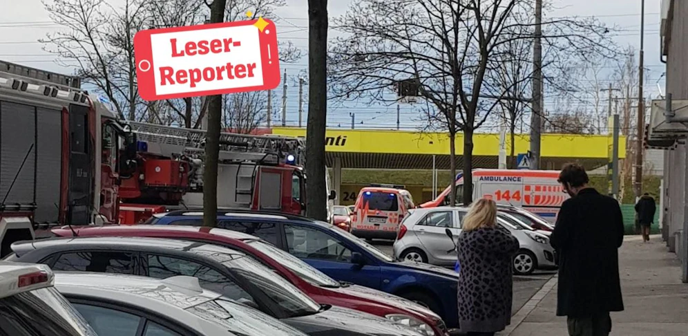 Die Rettung brachte den Mann ins Krankenhaus. 