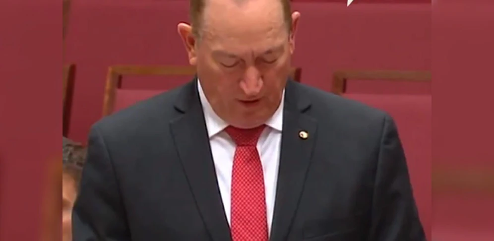 Fraser Anning empört mit seiner Rede.