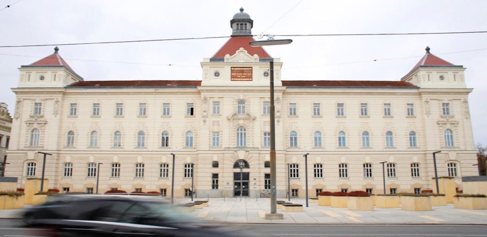 Prozess um Hitler-Bild am Gericht Sankt Pölten: 21-Jähriger wurde freigesprochen.