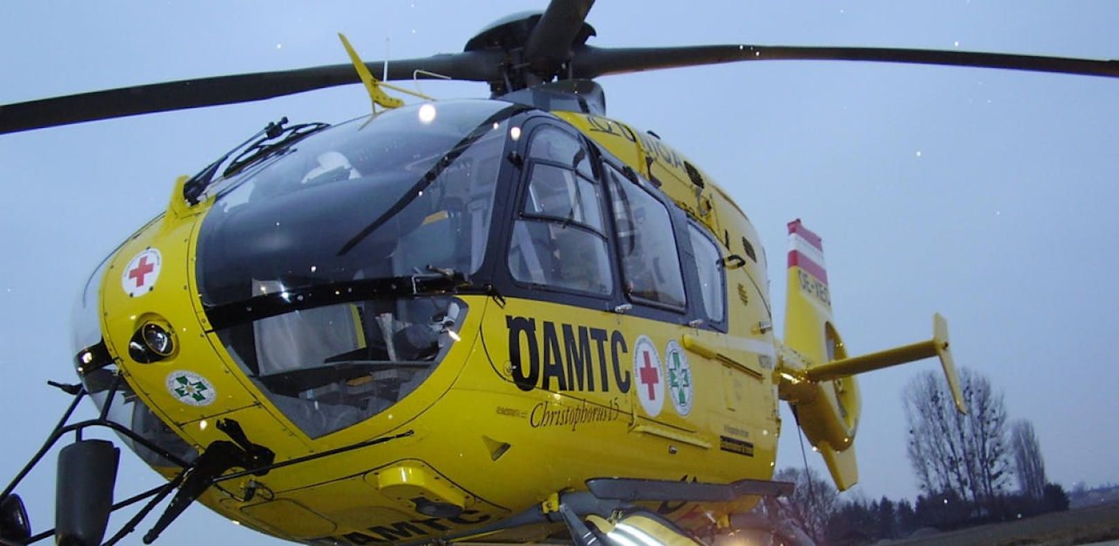 Kind (1) fiel aus Bett: Per Helikopter ins Spital