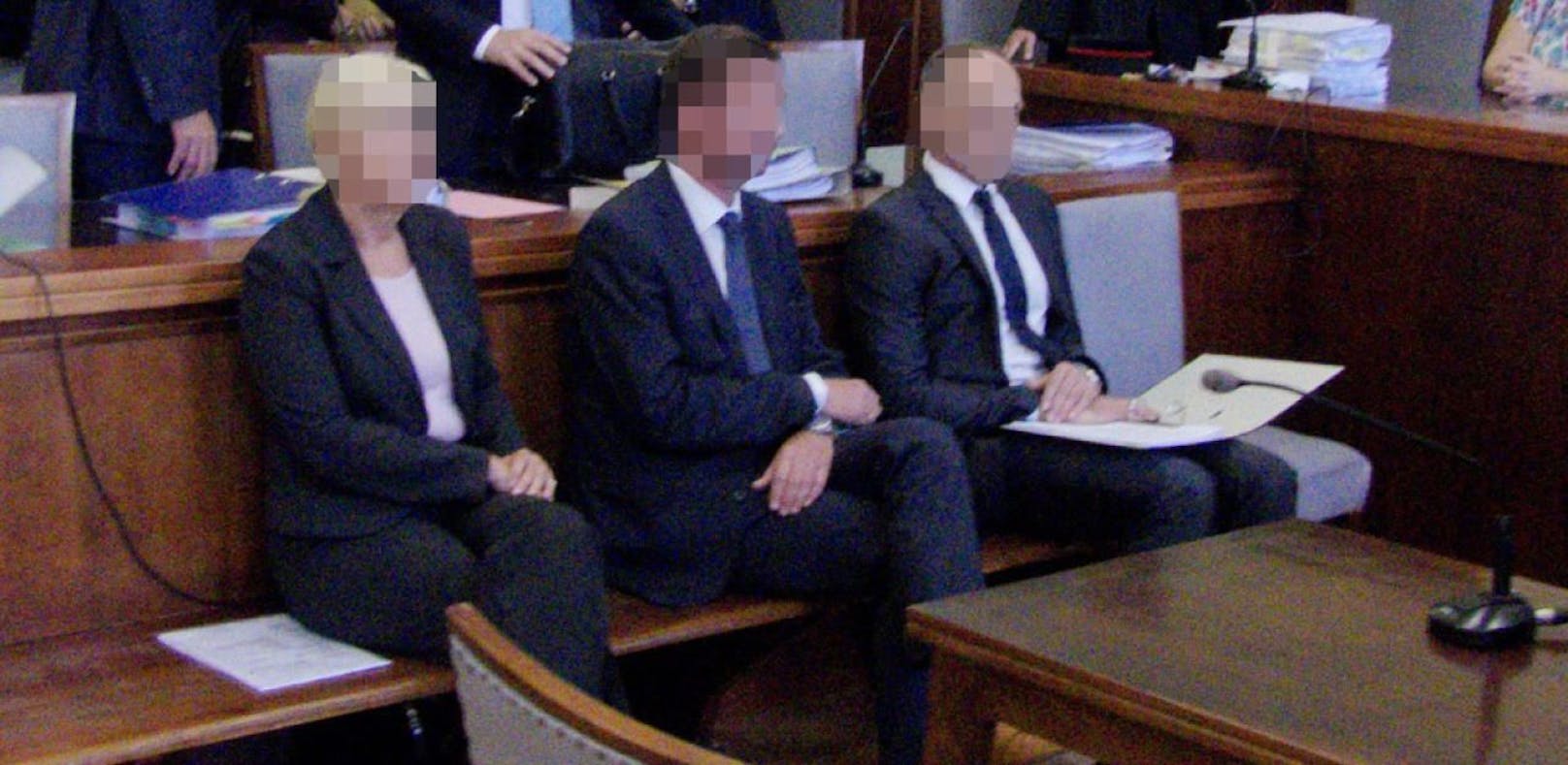 Die Angeklagten vor Gericht in Wiener Neustadt