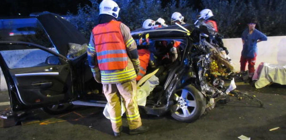In Mariazell geriet ein Lenker (57) aus bisher ungeklärter Ursache auf die Gegenfahrbahn und kollidierte tödlich mit einem entgegenkommenden PKW. (Symbolfoto)