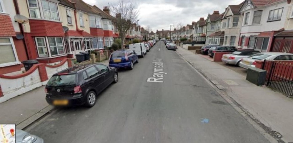 An der Raymead Avenue in Thorton Hill im Stadtteil Croyden geschah die Bluttat.