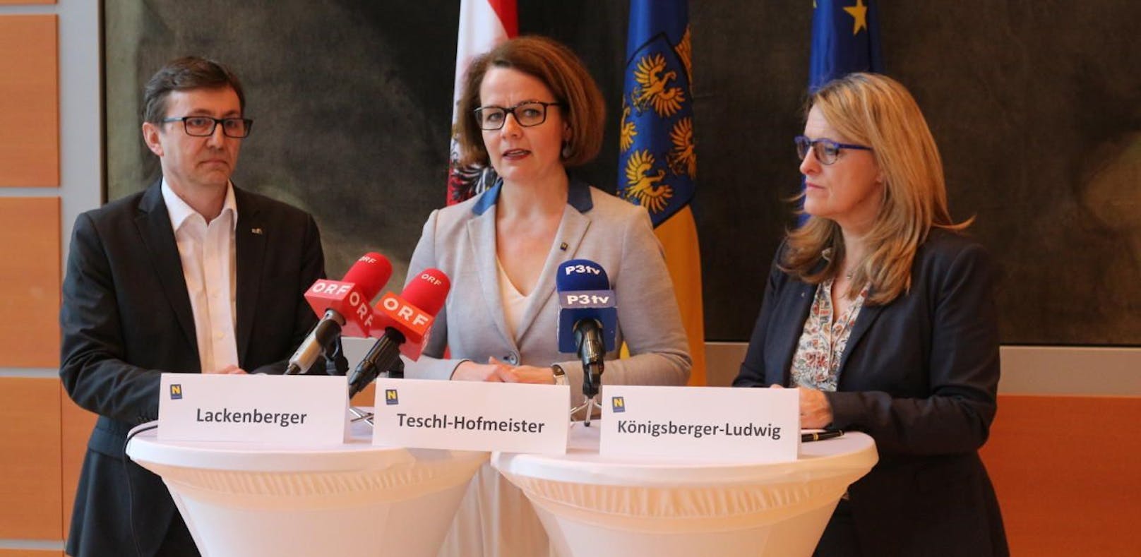 Landesrätin Christiane Teschl-Hofmeister (Mi.), Geschäftsführer Michael Lackenberger (l.) und Landesrätin Ulrike Königsberger-Ludwig (r.) präsentierten die Jahresbilanz 2018 der NÖ Schuldnerberatung.