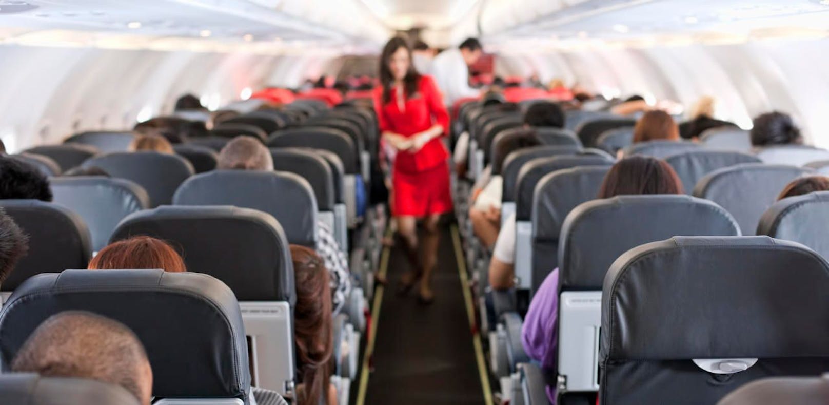 Die Mehrheit der Stewardessen wurde bereits einmal sexuell belästigt. (Symbolbild)