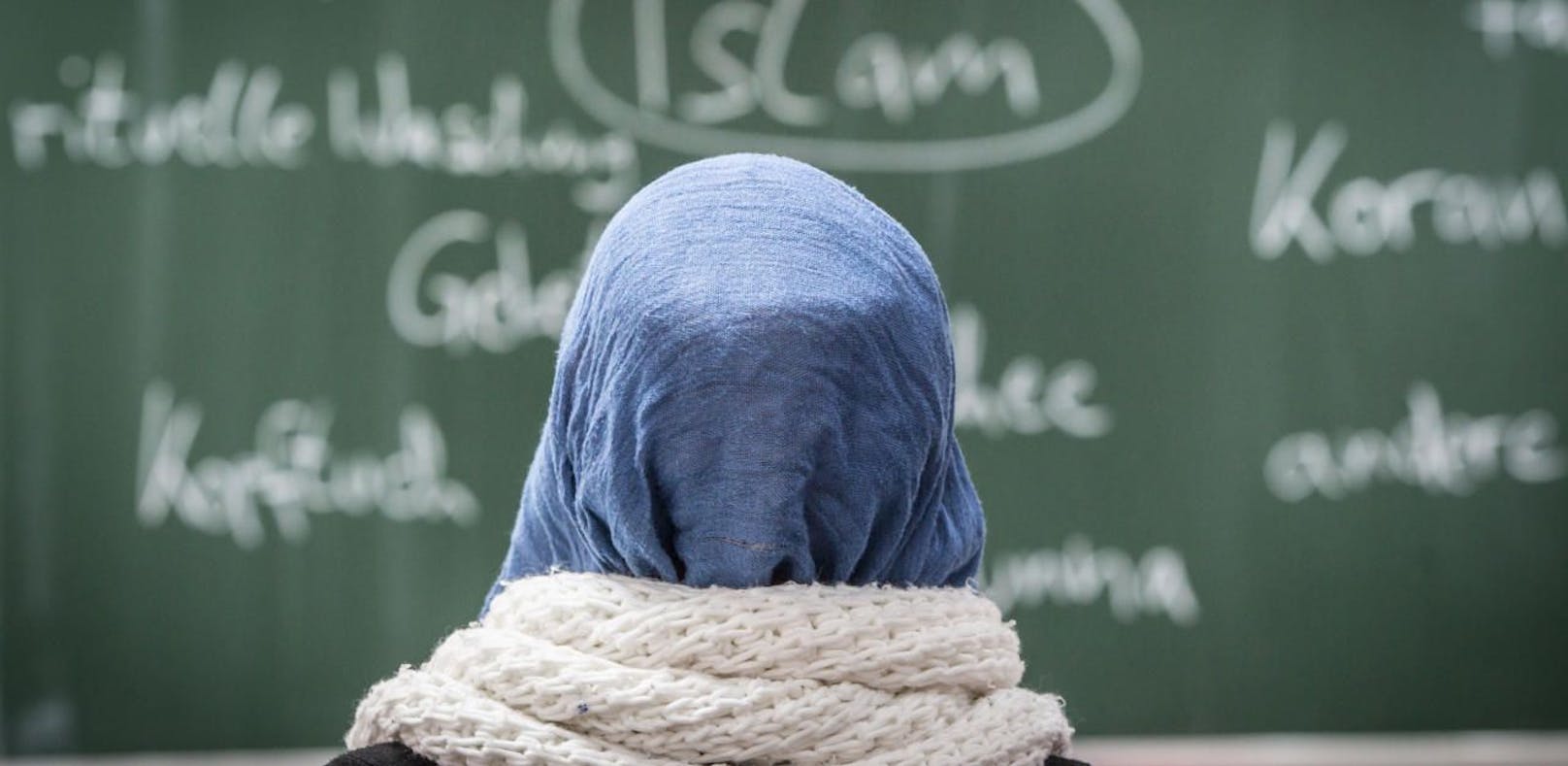 Das Kopftuchverbot für Mädchen an Schulen und Kindergärten verzögert sich