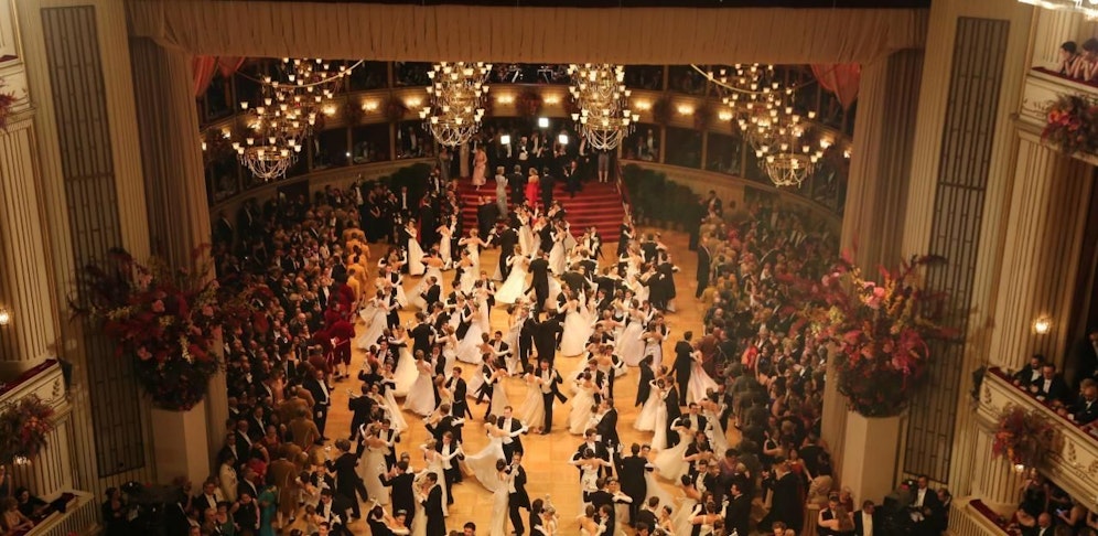 Schwingen Sie das Tanzbein? Oder können Sie mit dem Opernball nichts anfangen?