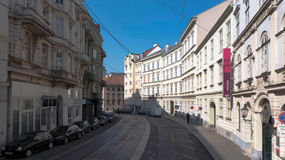 Die Ungargasse auf Höhe des Sünnhofes in Wien-Landstraße