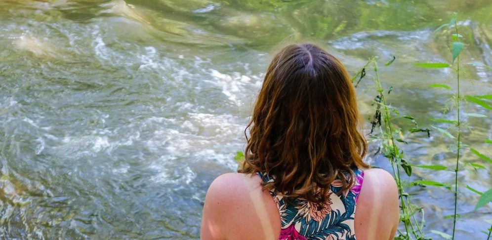 Die Badenden wurden vom Wasser mitgerissen.