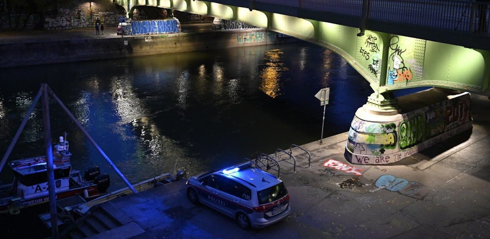 Am Donaukanal wurde eine illegale Corona-Party gefeiert.