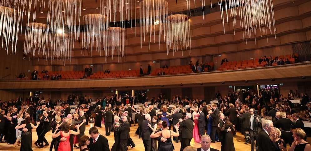 Die JKU verlost Packages für den eigenen Uni-Ball-