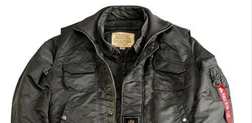 Wegen einer Pilotenjacke der Marke "Alpha Industries" wurde ein 17-Jähriger von Jugendlichen erpresst. (Symbolbild)