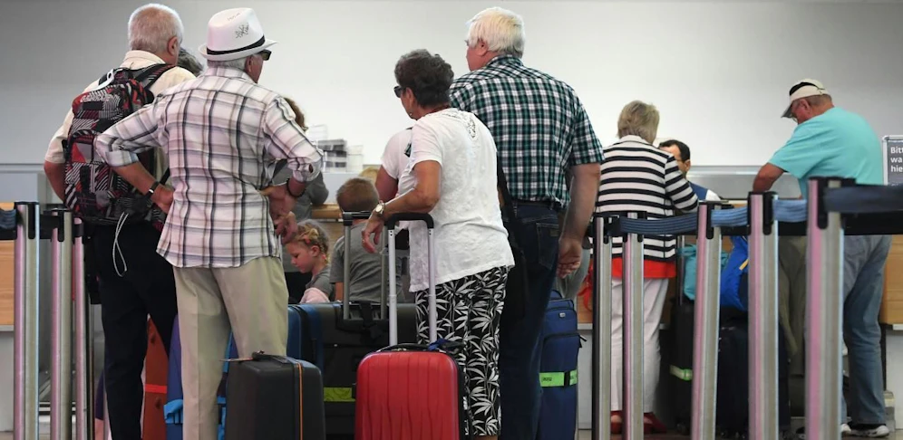 Passagiere wurden am Flughafen zurückgelassen.