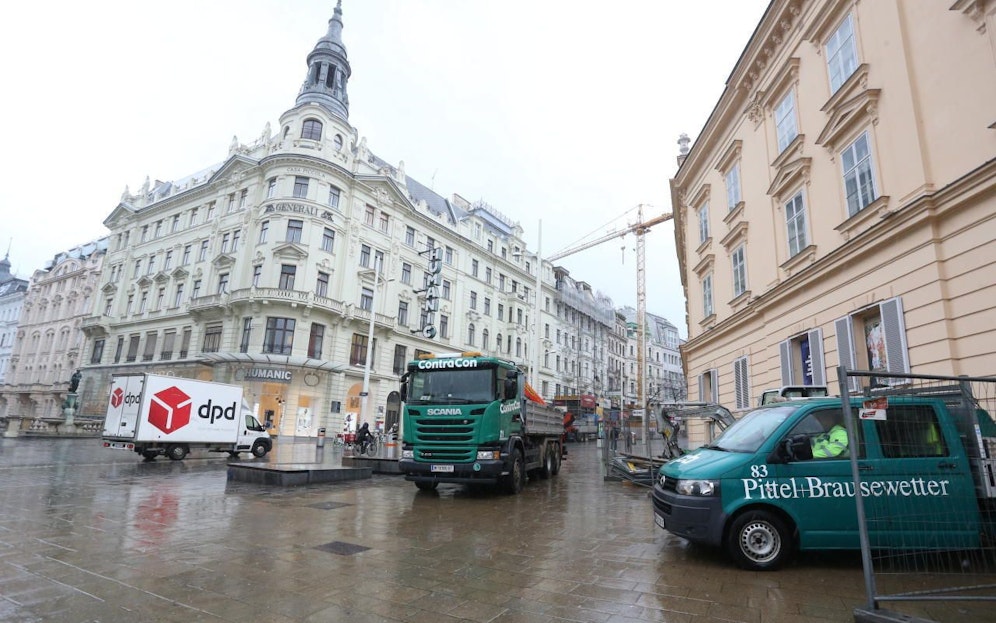 Auf der unteren Mariahilfer Straße haben heute die Arbeiten für die neuen Poller begonnen.